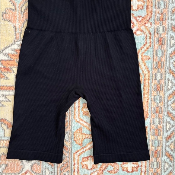 Black Sports Bra and Shorts Set in size Small from 90 degrees fitness - Picture 3 of 4